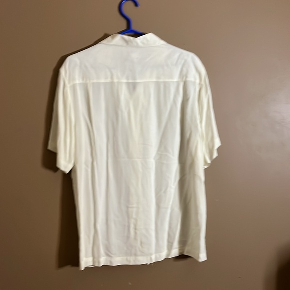 100% rayon button down vacation shirt. B6 - Picture 5 of 5